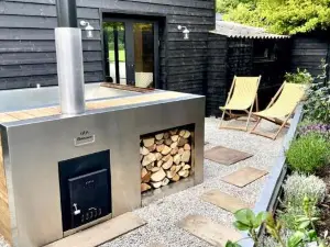Luxury Barn with Hot Tub, Spa Treatments, Private Dining