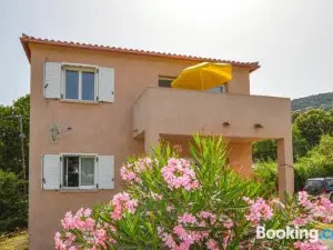 Beautiful Apartment in Petreto-Biccisano with 3 Bedrooms and Wifi
