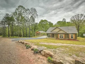 Tallassee Creekside Cabin w/ Forest Views!