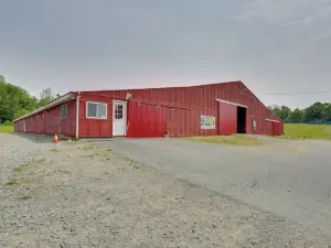 田園詩般的波科諾斯山小屋，帶甲板和社區福利！