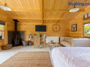 Choller Lake Lodges - Sunbeam Cabin with Private Hot Tub