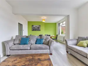 Maddison House, Newly renovated 5 bed house, Blyth