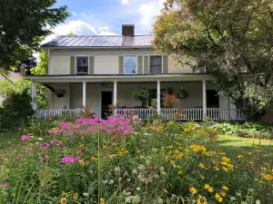 Hyde Park Village Home near STOWE -- 4BR bedroom