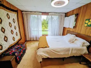 The Groovy Lake House