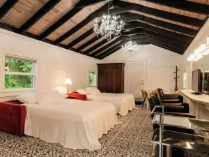 Waterfront, Studio and Gardens, Huge Grass Lawn, Dogs Ok, with Fee