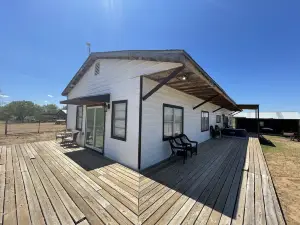 Peaceful & secluded 3 bed. On 24 acres. hot tub.