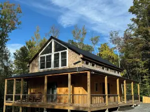 Charming and secluded 3-bedroom house in beautiful Townshend, Vermont with WiFi