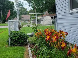 THE GARDEN HOUSE A FEW BLOCKS FROM THE WORLD'S LARGEST & FAIRVIEW PARK