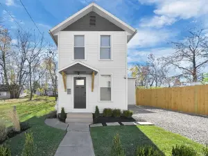 Abode 81 in Newark