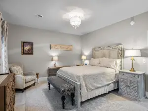 The Field House 2 Bedroom Home by RedAwning
