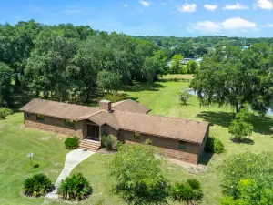 Serene Oasis with Private Dock and Spacious Living - Charming Retreat