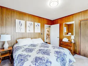 Lakefront four season home w/private beach, boat slip, dock, & fishing kayaks