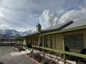 Eastern Sierra Motor Lodge