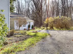 Chagrin Falls Home ~ 2 Mi to Town!