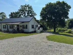 Charming 3-bedroom house with WiFi and AC in lovely Loretto