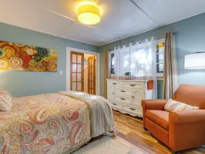 Charming Idaho Springs Retreat on Chicago Creek!