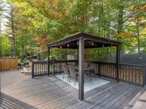 Perfect accommodation for groups! -Jacuzzie-Piscine&BBQ-25 minutes from Ottawa-