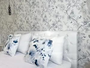 Reginas Studios & Apartments- Blue Flower Apartment