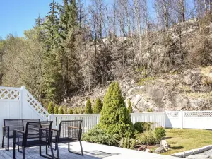 Nice Home in Kolltveit with WiFi and 3 Bedrooms