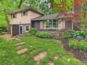 Idyllic Glen Carbon Home w/ Screened-in Porch