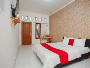 RedDoorz Syariah Near Jatisampurna Hospital