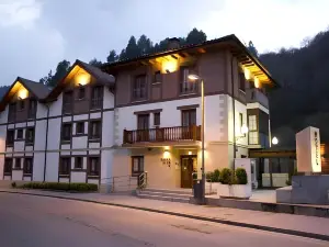 Adeko Hotel