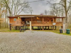 Modern-Rustic Dukedom Cabin: 780 Acres w/ Trails!