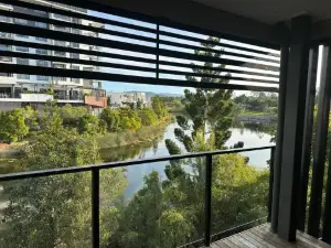 Near New 4Br Townhouse Next to Shopping Mall
