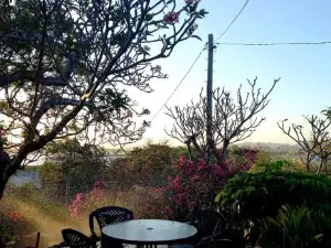 J & Ella's Holiday House - 1 Bedroom, 1 Bathroom Home