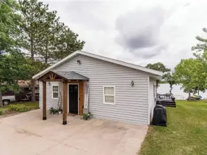 Cozy lake cabin minutes from all the Ottertail Lake area has to offer.