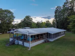 Lake Eufaula Waterfront Home - Paradise Point