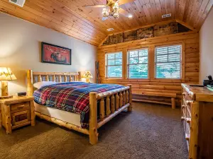 New Large Adirondack Lodge with Pond Waterfront and A/C