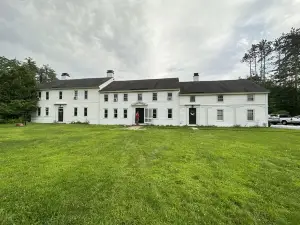 Stylish Hidden Gem w/ Fire Pit