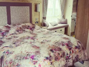 Seaview Chalet-Durdledoor-Sleeps4to6- Pet Friendly