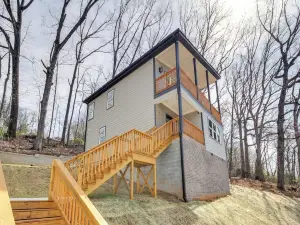 6 Mi to Chattanooga: Home w/ Balcony & Dtwn Views!