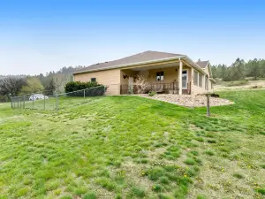 Large and attractive home w/WiFi, private washer and dryer, central AC, patio