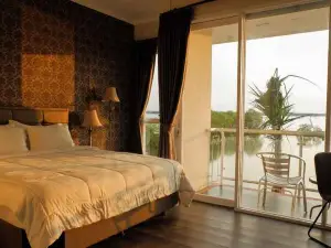 Q Hotel Mayangan