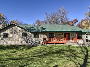 Cabin w/ Fire Pit & Movie Room, 1 Mi to Lake
