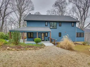 Modern Nellysford Getaway on 40 Private Acres!
