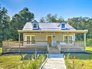 Peaceful Kansas Cottage w/ Wraparound Deck!