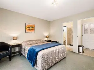 Econo Lodge Canterbury Court Motel