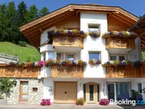 Apartments Mujnei