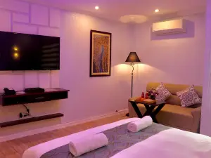 Maison Hotel