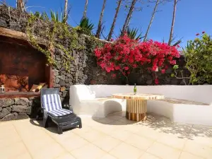 La Bodega - House on Volcano with a Piano