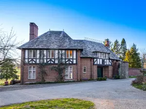 Historic Maryland Gatehouse Pool Access and Balcony