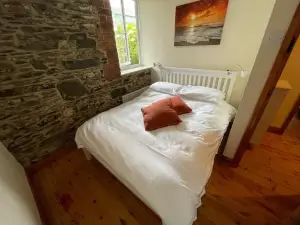 Lovely Apartment Overlooking the Harbour and Bay