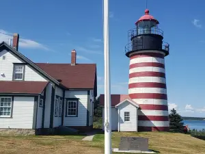 Sunset Cabin by the Sea: Log cabin w/ stunning ocean views. Unwind in paradise!