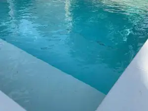 Chambre Salon indépendant, Salle de Bain wc privés, Jardin privé, Piscine partagée près d'un Lac