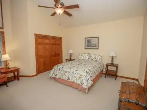 Main Lake Cove & Great Views; Dock for pontoons/deck/bass boats; flat lot/linens