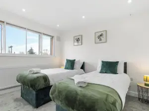 Staines House-3bed-sleeps7- Freep-close to Airport